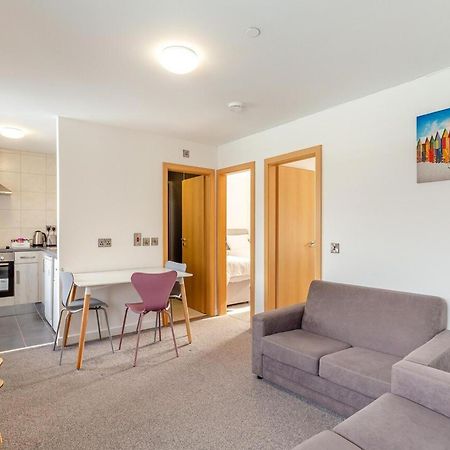 Beautiful 2-Bed Apartment In Ilfracombe Buitenkant foto