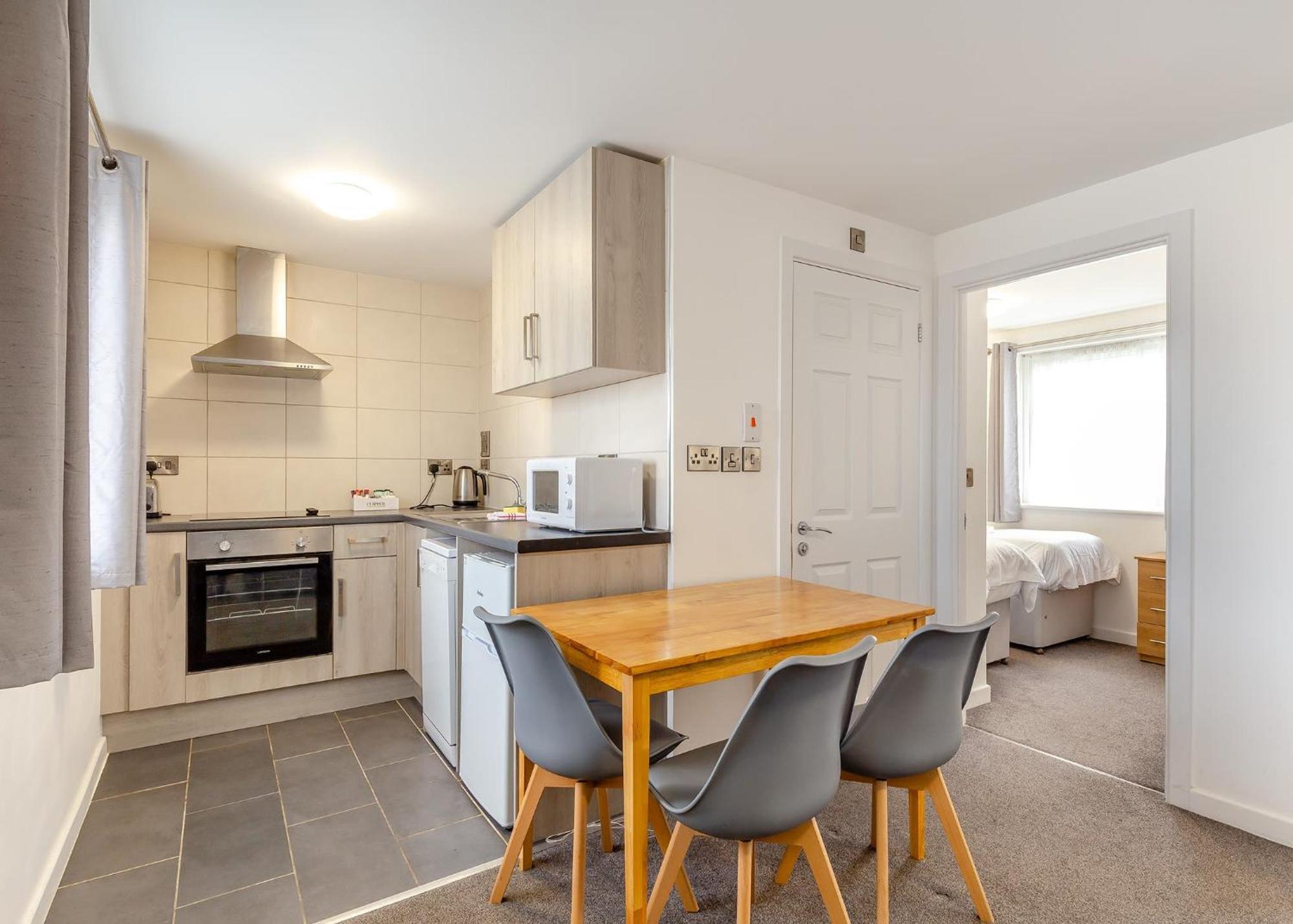 Beautiful 2-Bed Apartment In Ilfracombe Buitenkant foto