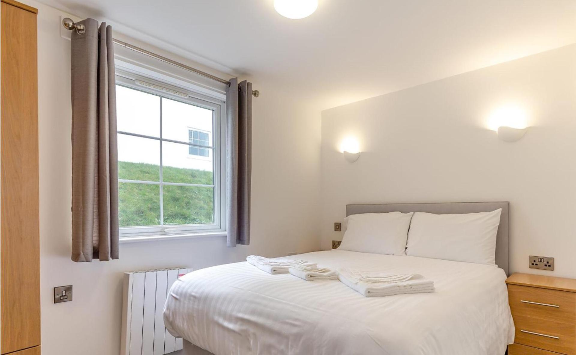 Beautiful 2-Bed Apartment In Ilfracombe Buitenkant foto